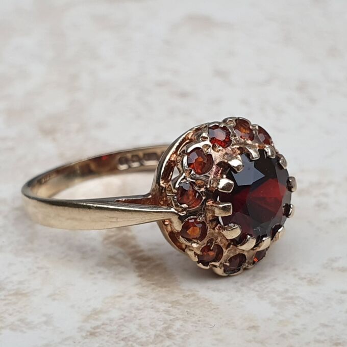 Garnet Cluster Ring in 9ct Gold, a UK K 1/2 or a US 5 1/2