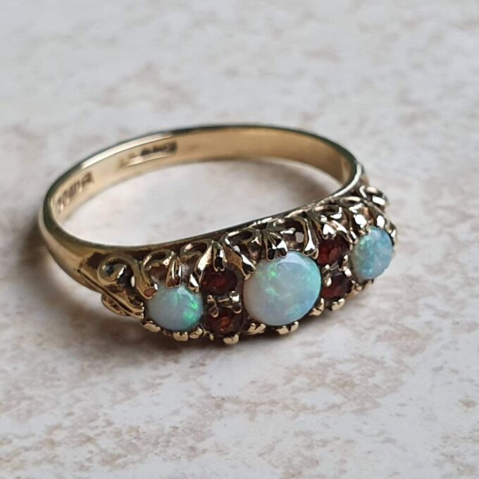 Opal and Garnet Ring in 9ct Gold, a UK N or a US 7
