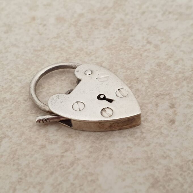 Vintage Plain Heart Padlock in Silver