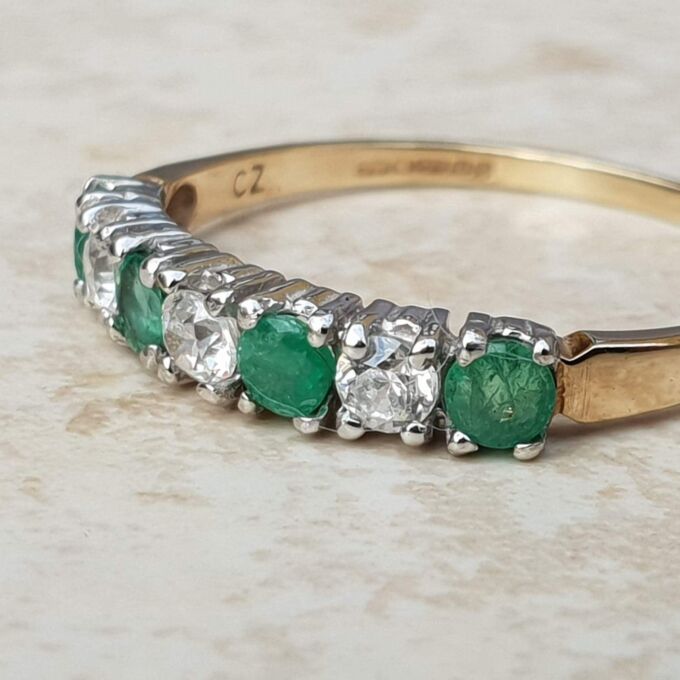 Sparkly Green and White CZ Ring in 9ct Gold, a UK P or a US 8.