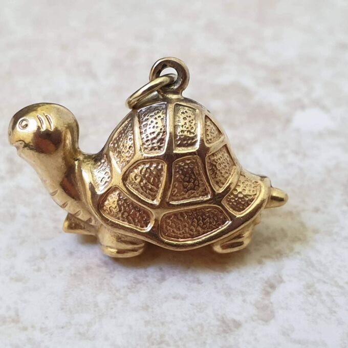 Tortoise Charm Pendant in 9ct Gold