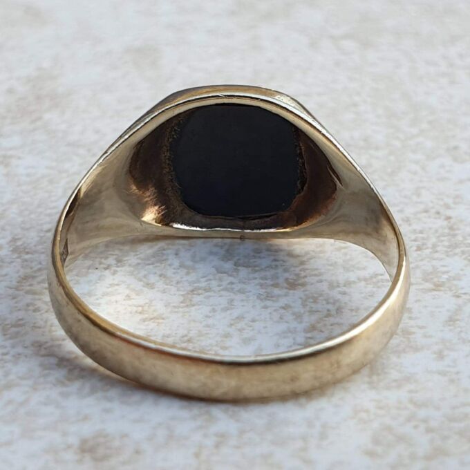 Squared Onyx Signet Ring in 9ct Gold, a UK J 1/2 or a US 5 1/4