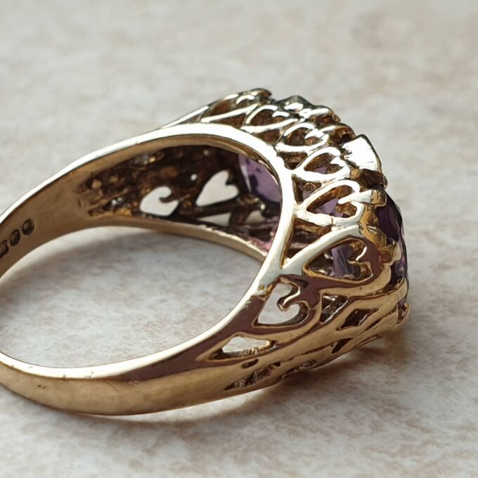 Amethyst Three Stone Ring I 9ct Gold, a UK J 1/2 or a US 5 1/4