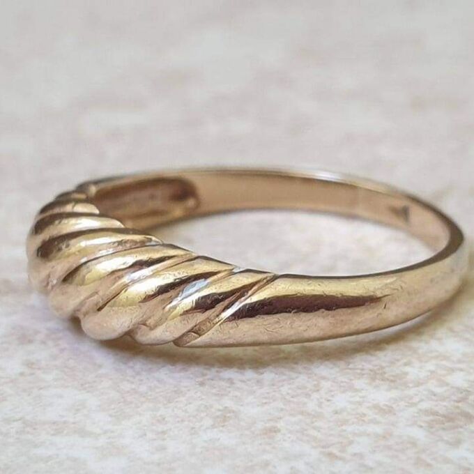 Graduating Dome Ring in 9ct gold, a UK L or a US 5 3/4