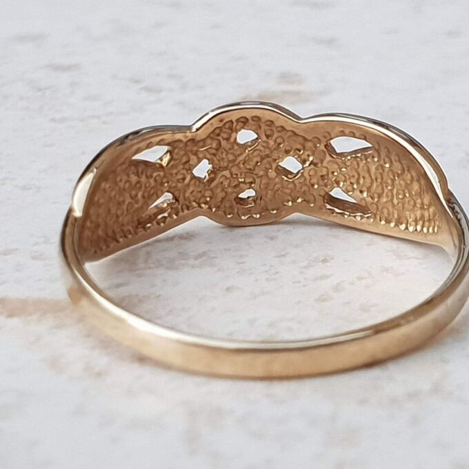 Low Profile Celtic Style Ring in 9ct Gold, a UK N or a US 7.