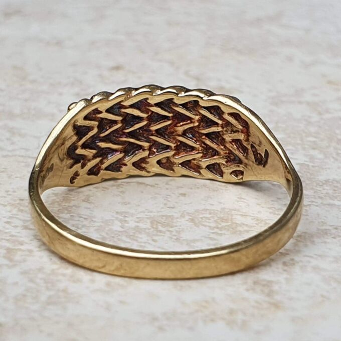 Keeper Ring in 9ct Gold, a UK U or a US 10 1/4