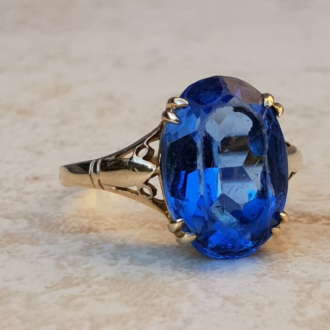 Eye-catching Blue Paste Solitaire in 9ct Gold, a UK P 1/2 or a US 8 1/4.