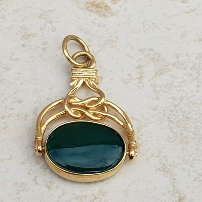 Onyx and Agate Spinner Fob in 9ct Gold