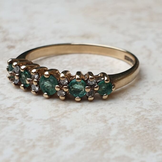 Emerald and Diamond Ring in 9ct Gold, a UK L or a US 6.