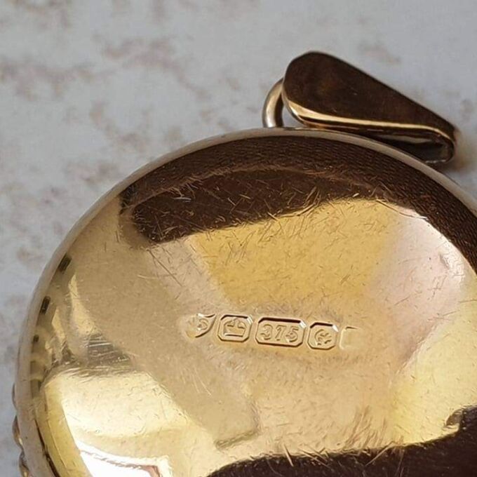 Unusual Circular Locket in 9ct Gold