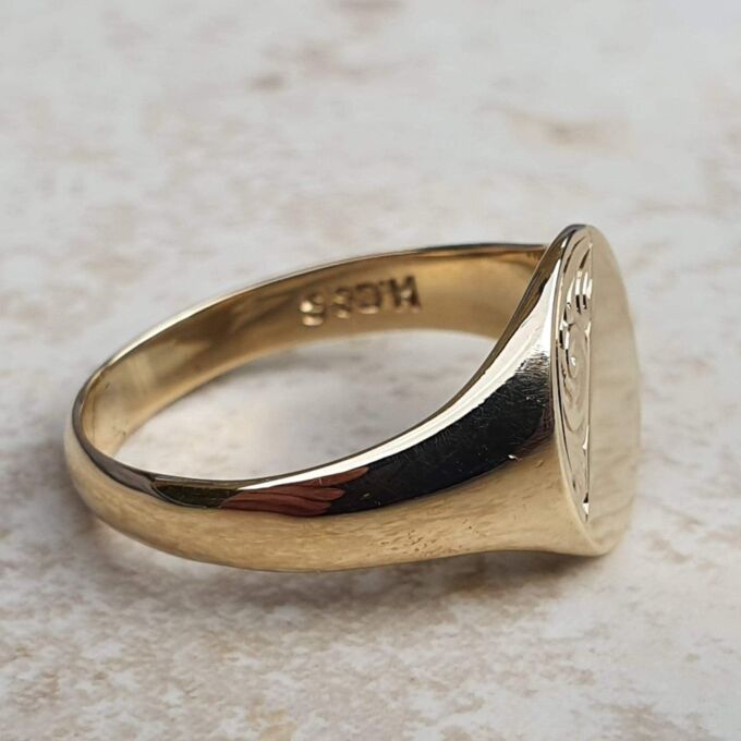 Oval Part Engraved Signet Ring in 9ct gold, a UK K 1/2 or a US 5 3/4