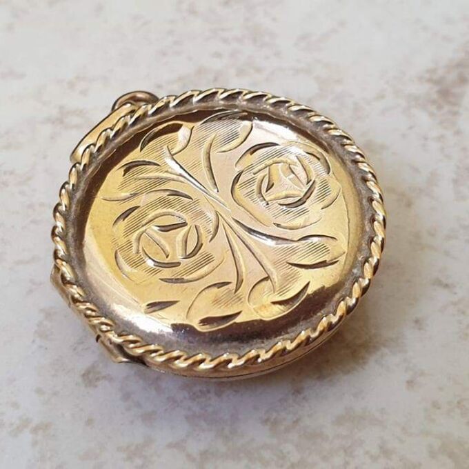 Unusual Circular Locket in 9ct Gold