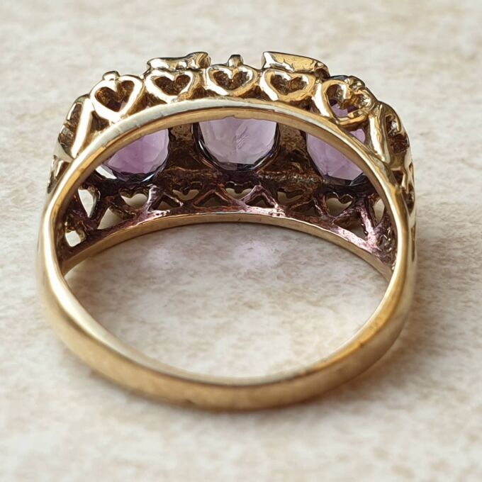Amethyst Three Stone Ring I 9ct Gold, a UK J 1/2 or a US 5 1/4