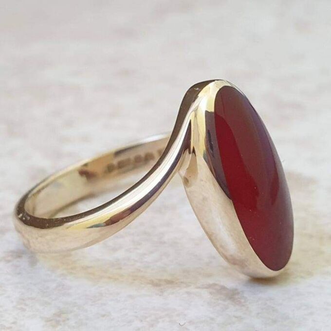 Carnelian Bypass Ring in 9ct Gold.