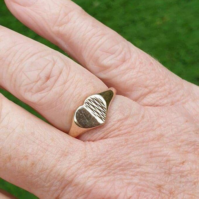Heart Signet Ring in 9ct Gold, a UK L 1/2 or a US 6 1/4