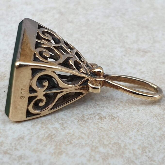 Bloodstone Fixed Fob Pendant in 9ct Gold.