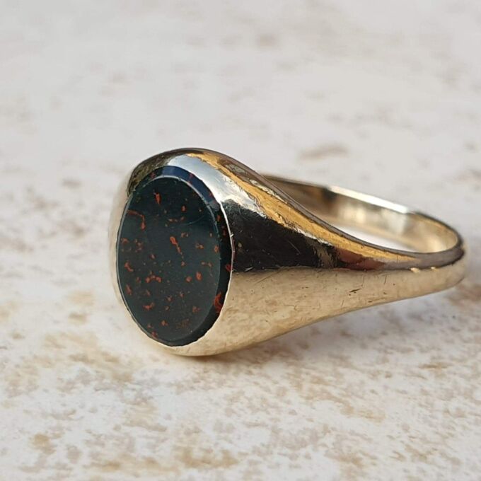 Oval Bloodstone Signet Ring in 9ct Gold, a UK M 1/2 or a US 6 3/4