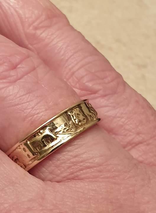 Claddagh Wedding Band in 9ct Gold,  a UK M 1/2 or a US 6 3/4