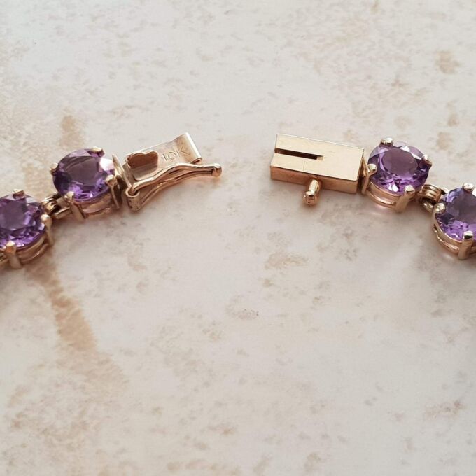Amethyst Tennis Bracelet in 9ct Gold,  7 1/4 inches in length.