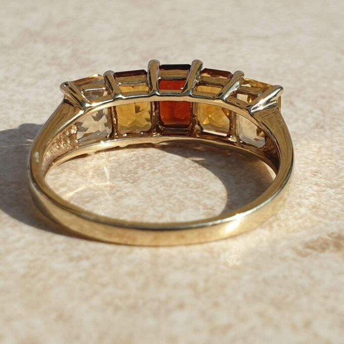 Garnet and Citrine Five Stone Ring in 9ct Gold,  a UK P 1/2 or a US 8 1/4.