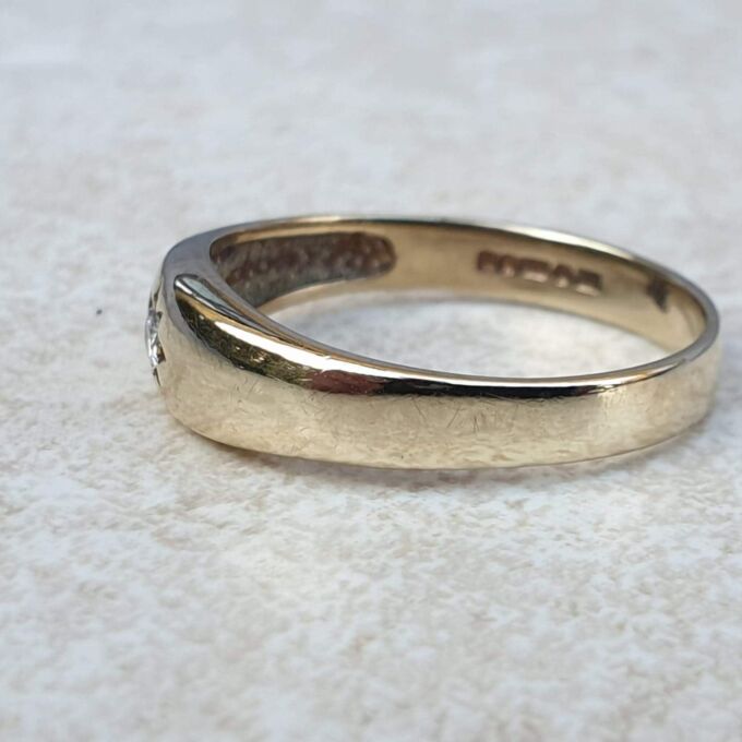 Diamond Solitaire Ring in 9ct Gold,  a UK P or a US 7 3/4 – 8.