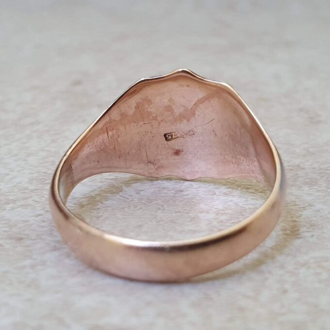 Antique Shield Ring in 9ct Gold.