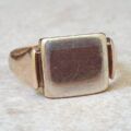 Two Tone Signet Ring in 9ct Gold, a UK Q 1/2 or a US 8 1/2