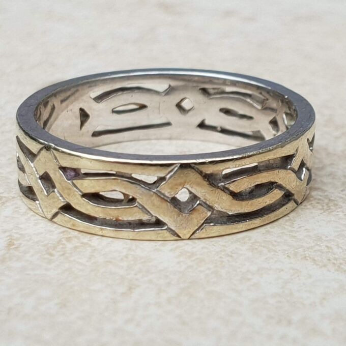 Celtic Knot White Gold Band Ring in 9ct,  a UK M 1/2 or a US 6 3/4.