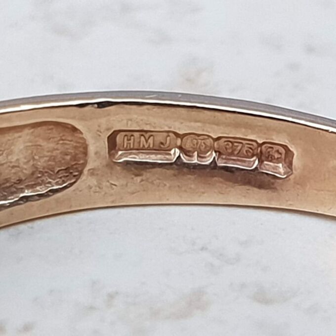 Patterned Paste Sapphire Stacking Band in 9ct Gold, a UK N or a US 7.