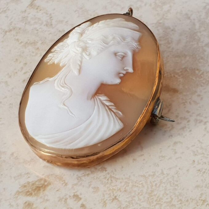 Exquisite Cameo Brooch or Pendant in 9ct Gold