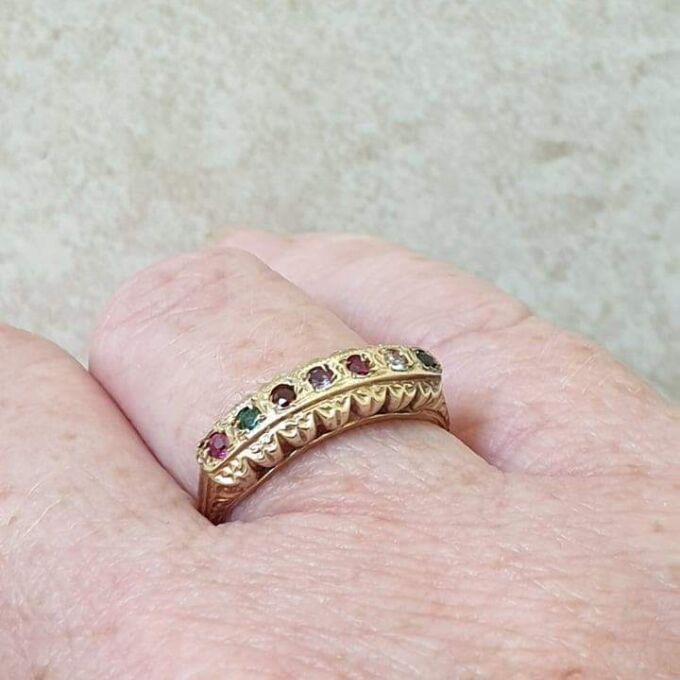 REGARDS Acrostic Ring in 9ct Gold, a UK O or a US 7 1/2