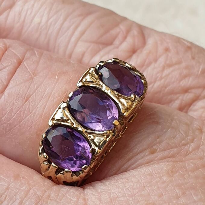 Amethyst Three Stone Ring I 9ct Gold, a UK J 1/2 or a US 5 1/4