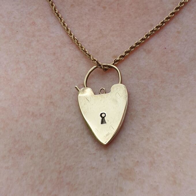 Oversized Heart Padlock in 9ct Gold