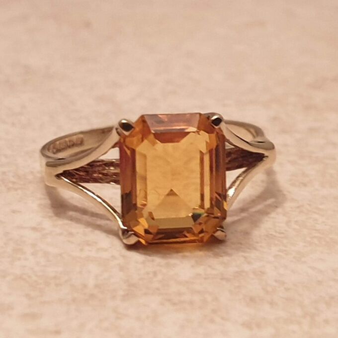 Citrine Paste Solitaire Ring in 9ct Gold,  a UK O or a US 7 1/2.