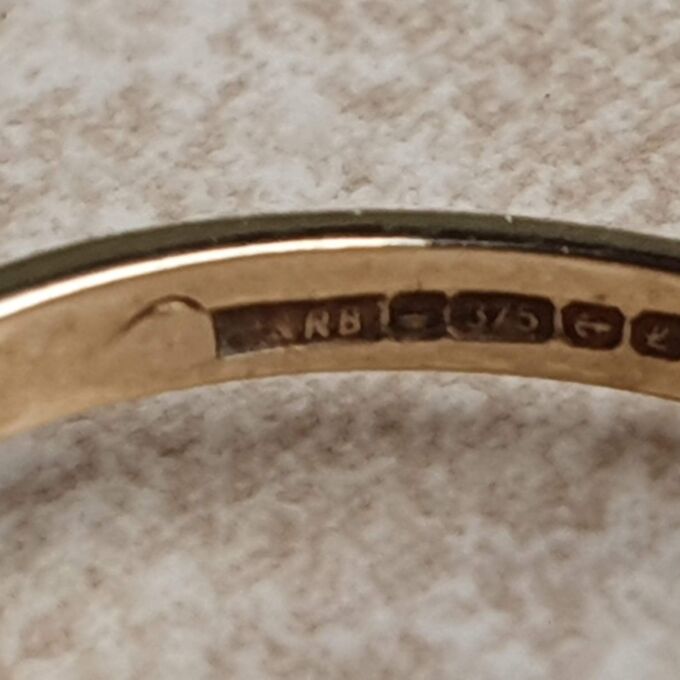 Masonic Ring in Onyx and 9ct Gold, a UK M 1/2 or a US 6 3/4