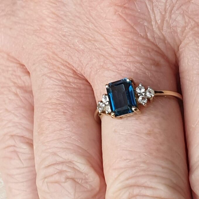 Topaz Ring in 9ct Gold,  a UK Q 1/2 – R or a US 8 3/4.