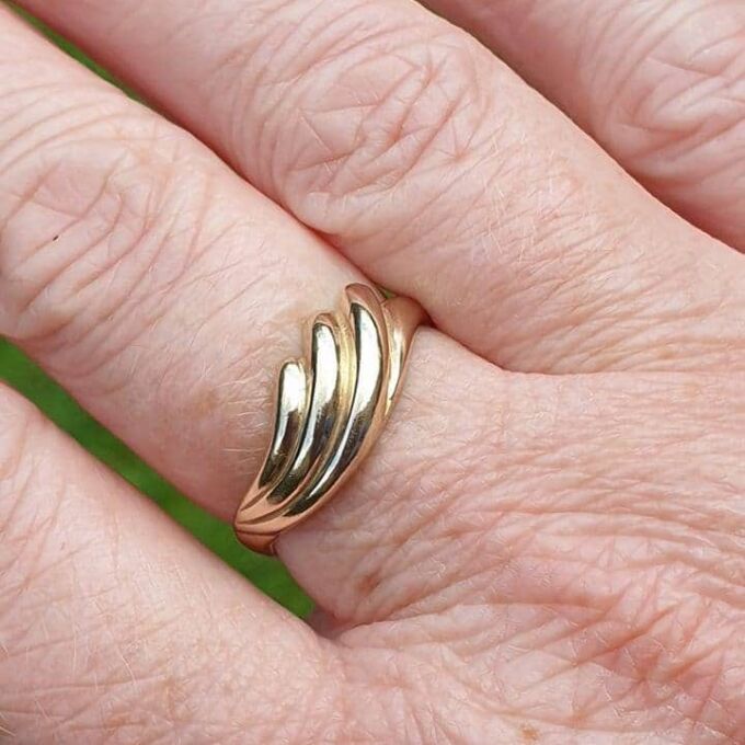 Wave Design Ring in 9ct Gold.
