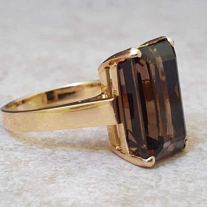 Smoky Quartz Solitaire Ring in 14ct Gold.