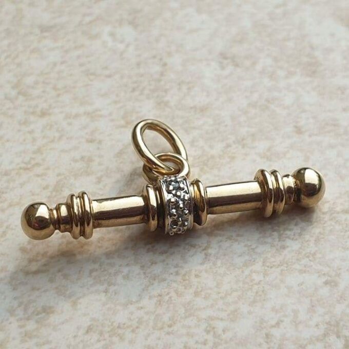Fancy T Bar Pendant in 9ct Gold