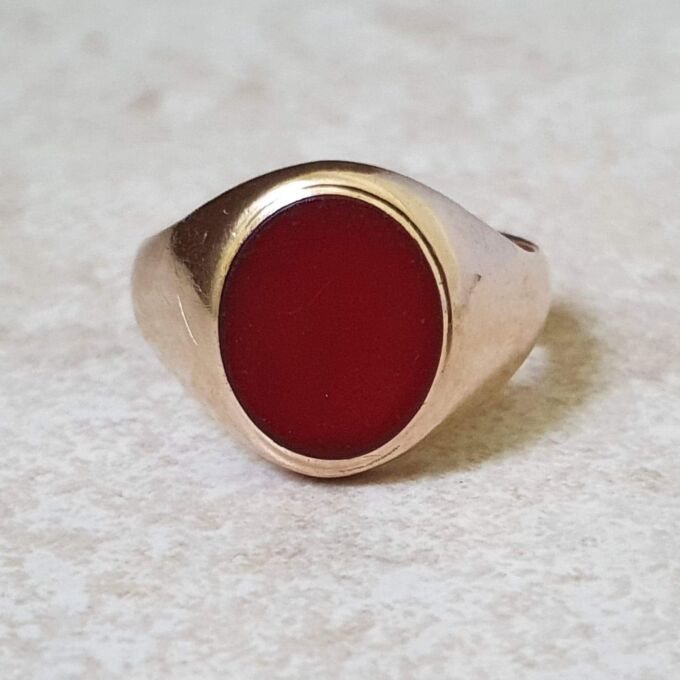 Heavyweight Carnelian Signet Ring in 9ct Gold.
