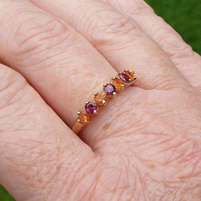 Gorgeous Garnet Ring in 9ct Gold.