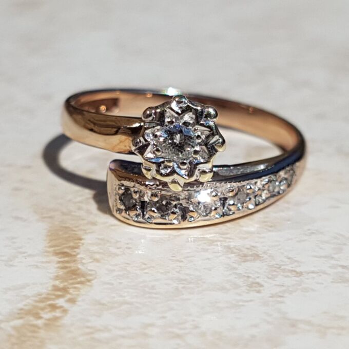 Stunning Diamond Crossover Bypass Ring in 9ct Gold, a UK M 1/2 or a US 6 3/4