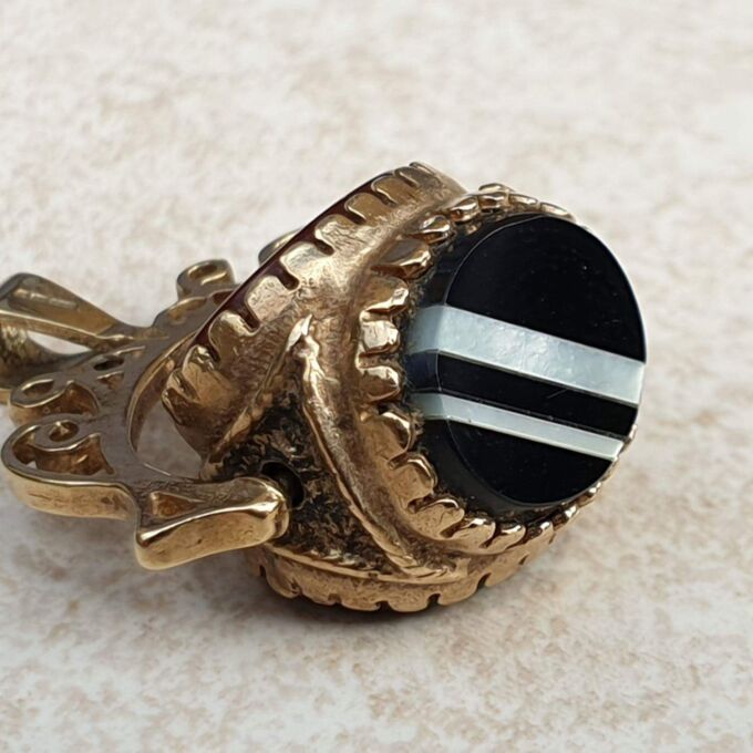 Three Stone Spinner Fob in 9ct Gold.