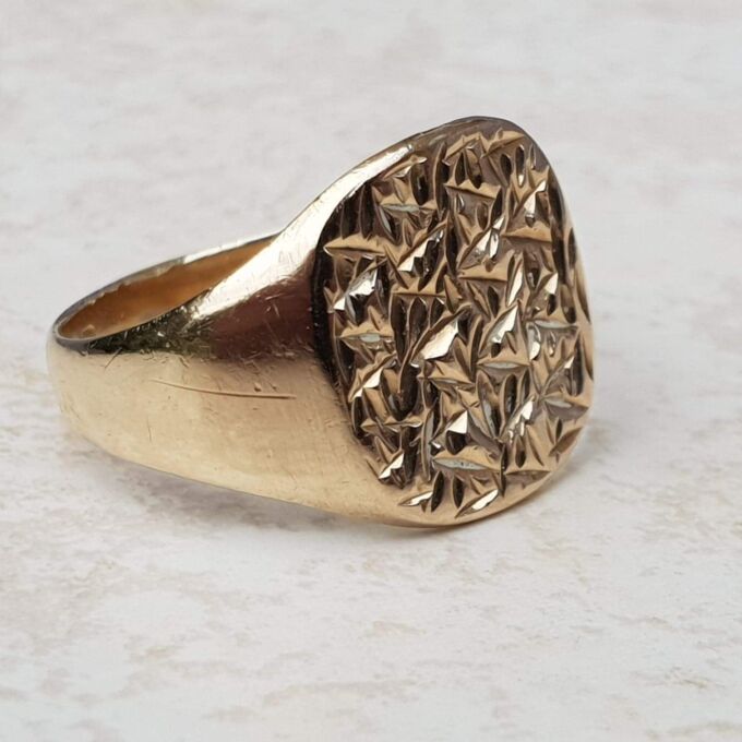 Textured Oval Signet Ring in 9ct Gold, a UK O or a US 7 1/2.