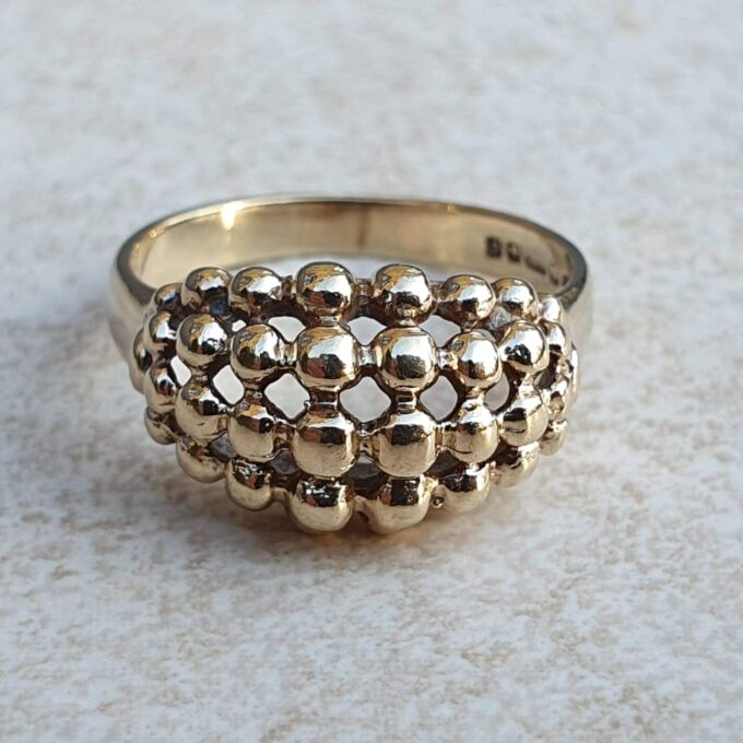 Bombe Ring in 9ct Gold, a UK O or a US 7 1/2