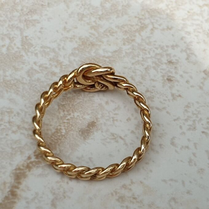 Knot Ring in 18ct Gold, a UK K or a US 5 1/2