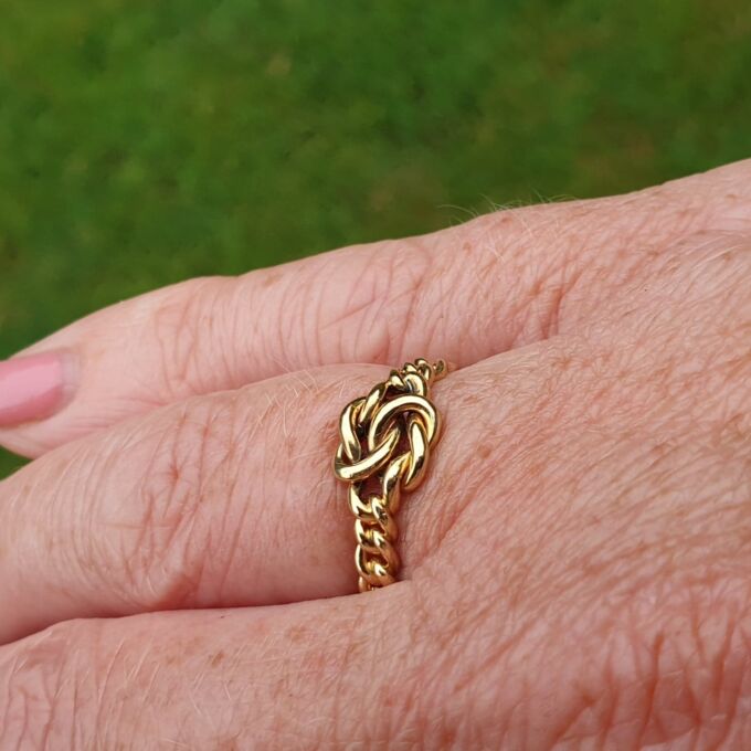 Knot Ring in 18ct Gold, a UK K or a US 5 1/2