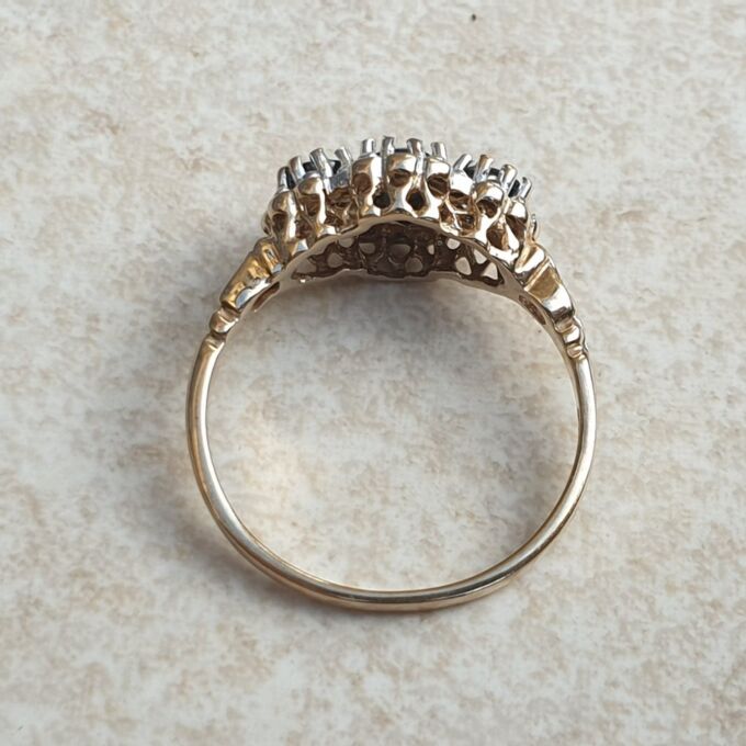 Three Stone Sapphire Ring in 9ct Gold, a UK K or a US 5 1/2