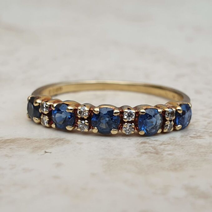 Sapphire and Diamond Ring in 18ct Gold, a UK O or a US 7 1/2