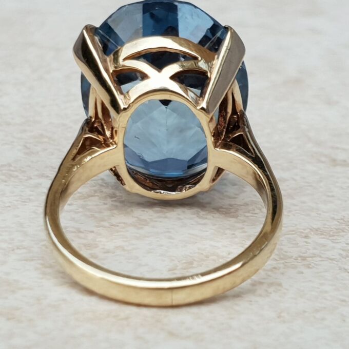Enormous Synthetic Blue Spinel Kapow Ring in 9ct Gold, a UK K or a US 5 1/2.